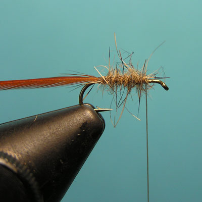 Montaje de una mosca Elk Hair Caddis