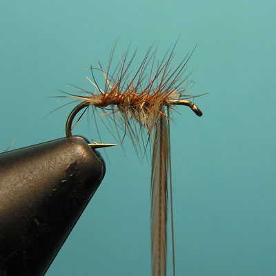 Montaje de una mosca Elk Hair Caddis