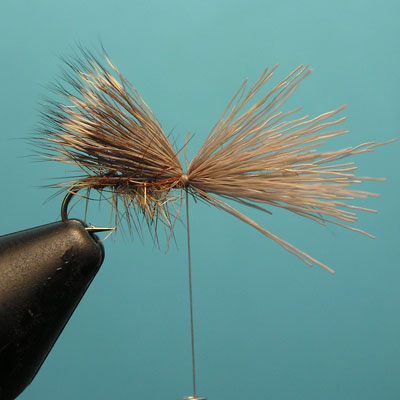 Montaje de una mosca Elk Hair Caddis