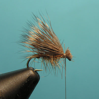 Montaje de una mosca Elk Hair Caddis